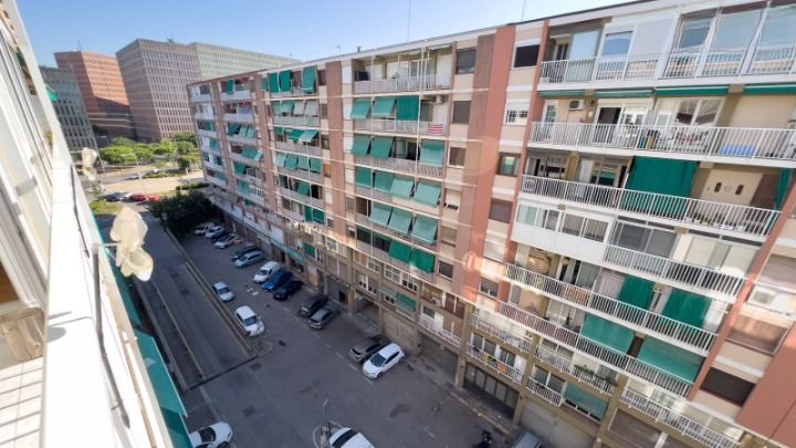 Vistas desde la terraza sobre la calle